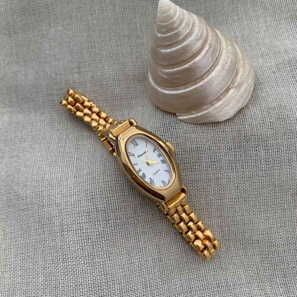 Dorée – High-Design Gold Oval Watch - Image 2