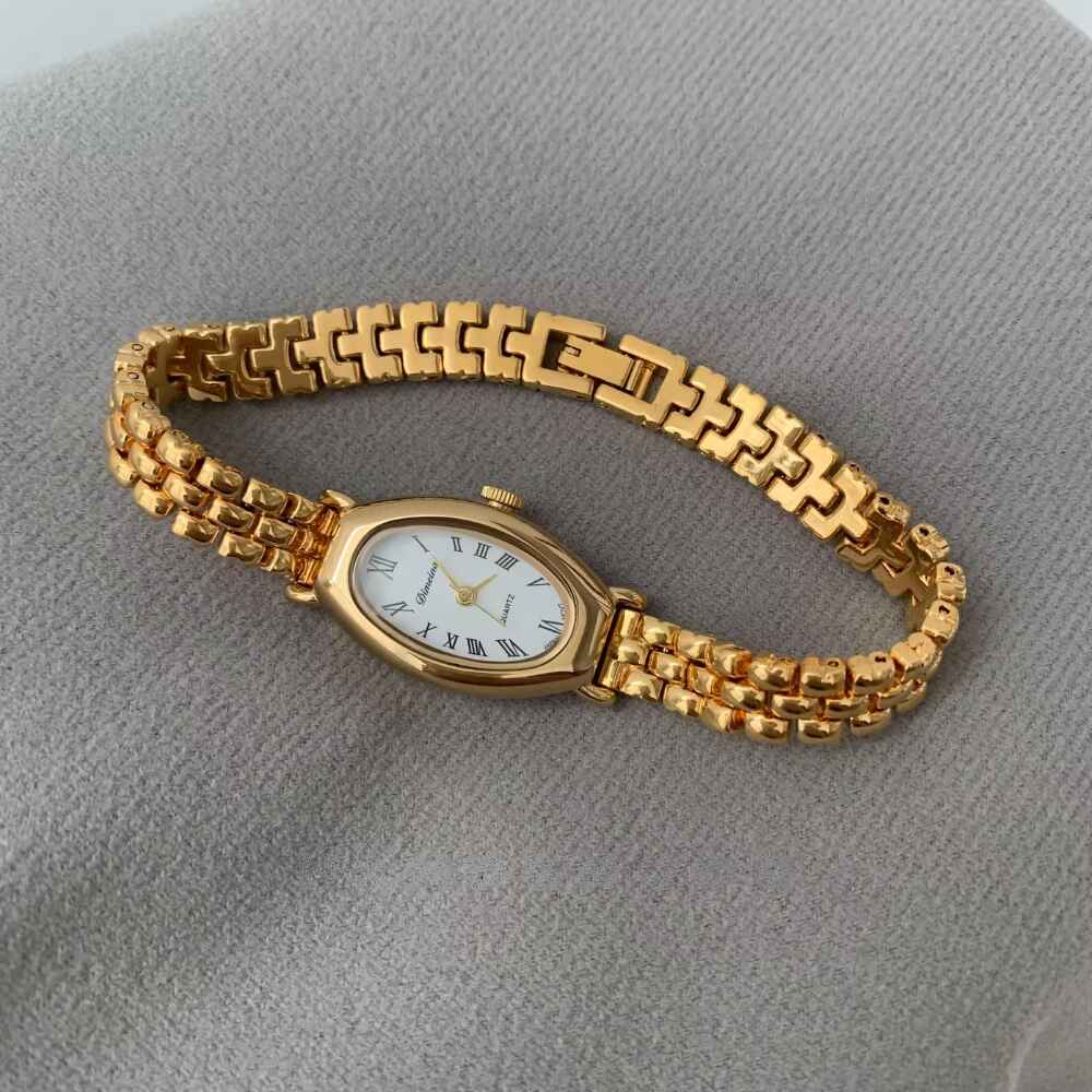 Dorée – High-Design Gold Oval Watch